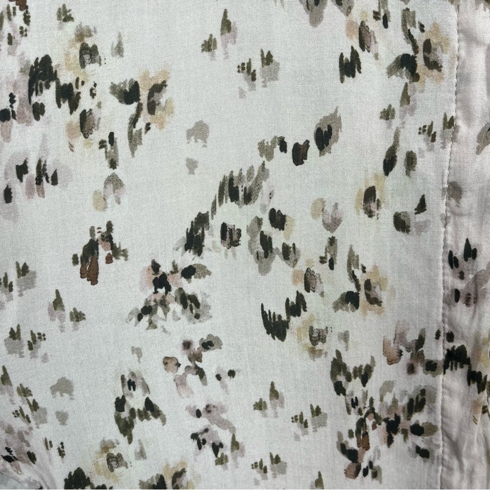 Bella Dahl Full Button Down Hipster Shirt in Painted Ditsy Floral Print, small. - Picture 10 of 13